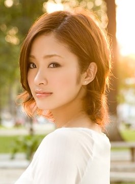 上戸彩さんの最新髪型はこれ！ミディアムヘアよりいい！？