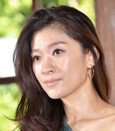 篠原涼子さんが歌わない理由は？歌いたいけど歌えないの？真相は・・・